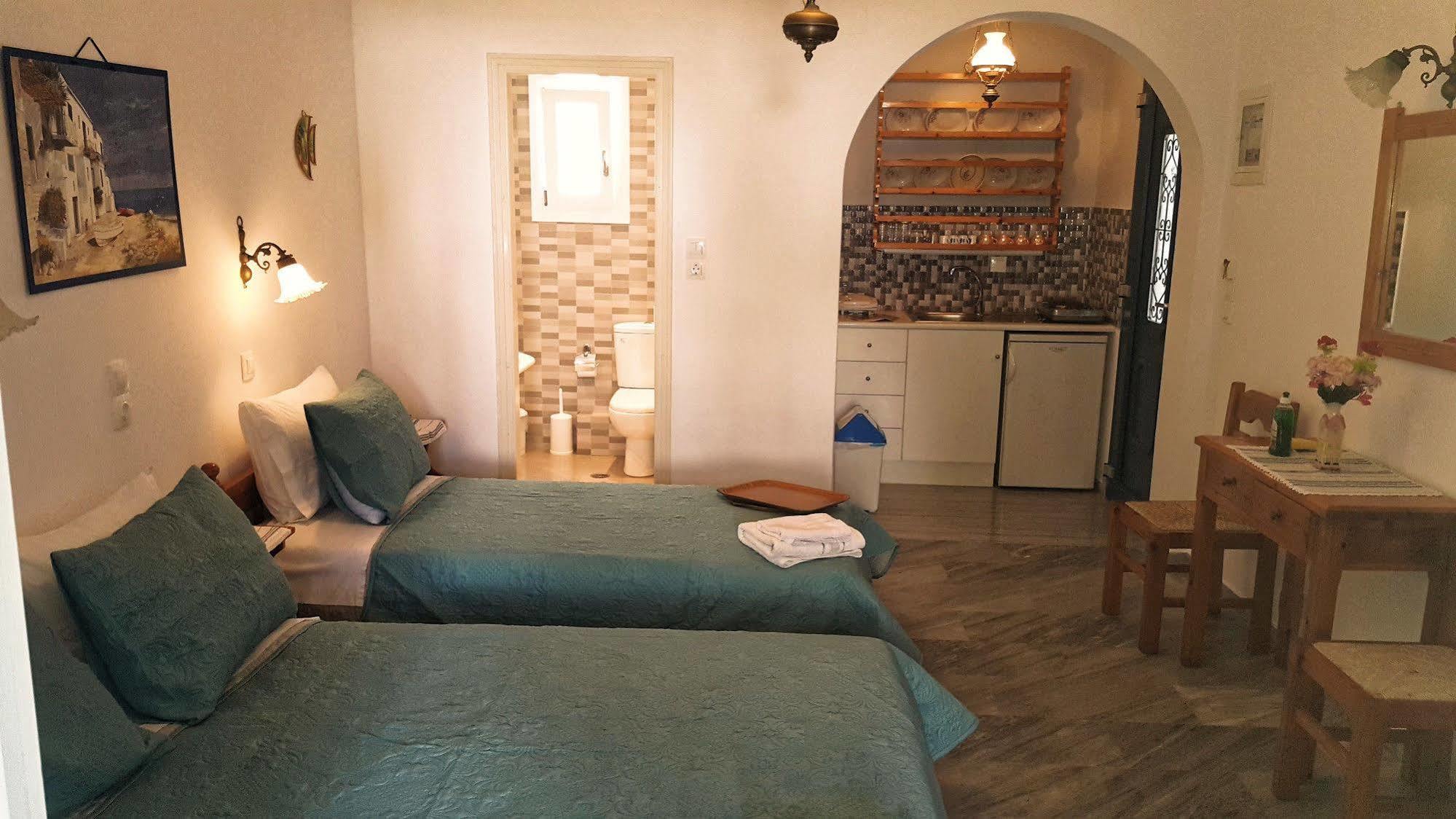 Augusta Studios & Apartments Науса Екстериор снимка